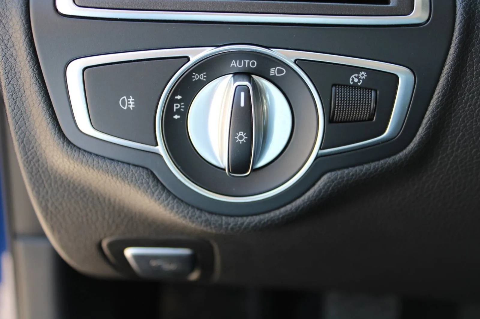 mercedes-benz klasa c 180d *led, navigacija, kamera* - slika 7