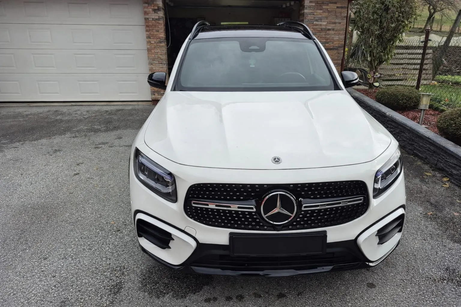 mercedes glb 200d-amg - slika 2