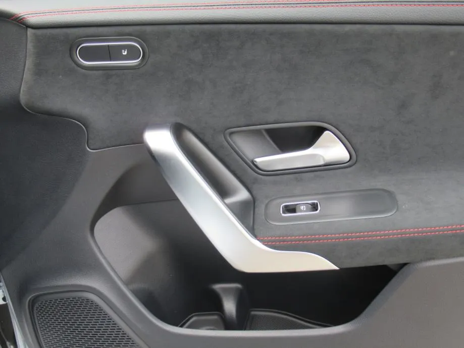 mercedes-benz cla 200 d amg/multibeam led/night paket/keyless-go - slika 11