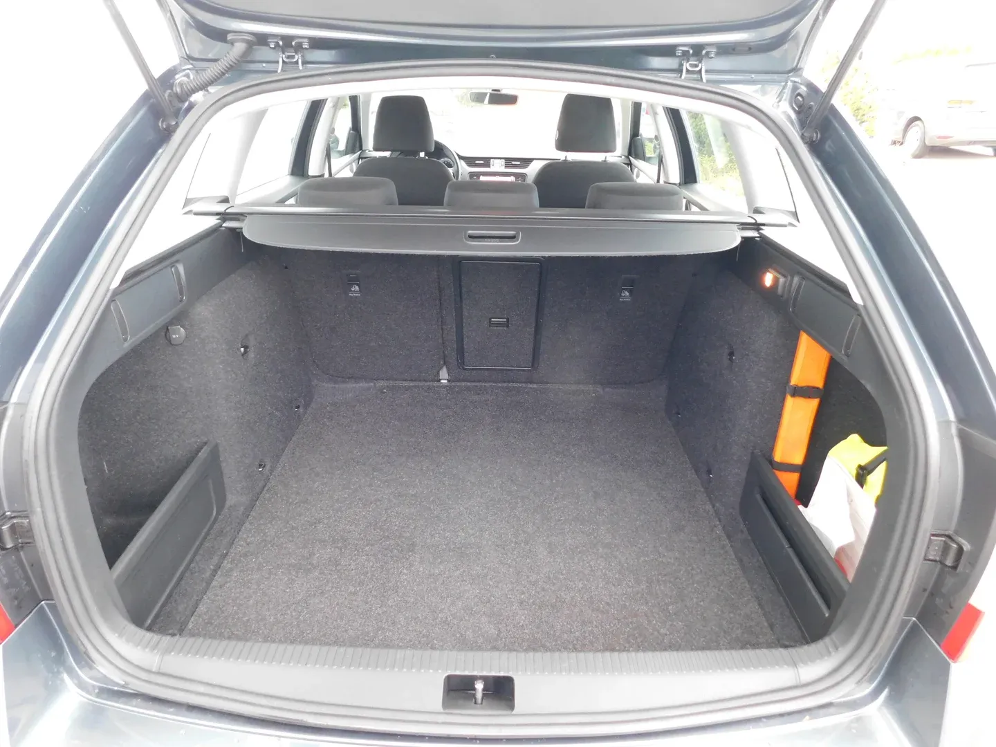 09325 škoda octavia combi ambition 1.6 tdi - slika 14