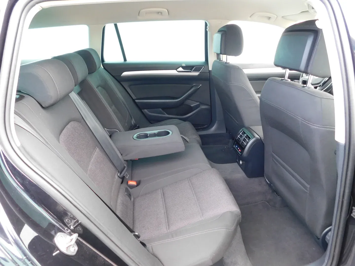 12556 volkswagen passat variant 1.6 tdi dsg comfortline - slika 12