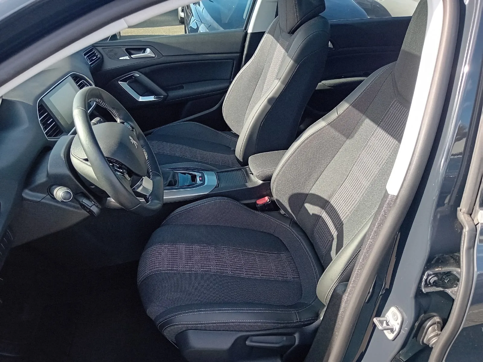 peugeot 308 1,5 bluehdi ,do 2 godine jamstva,u sustavu pdv-a. - slika 5