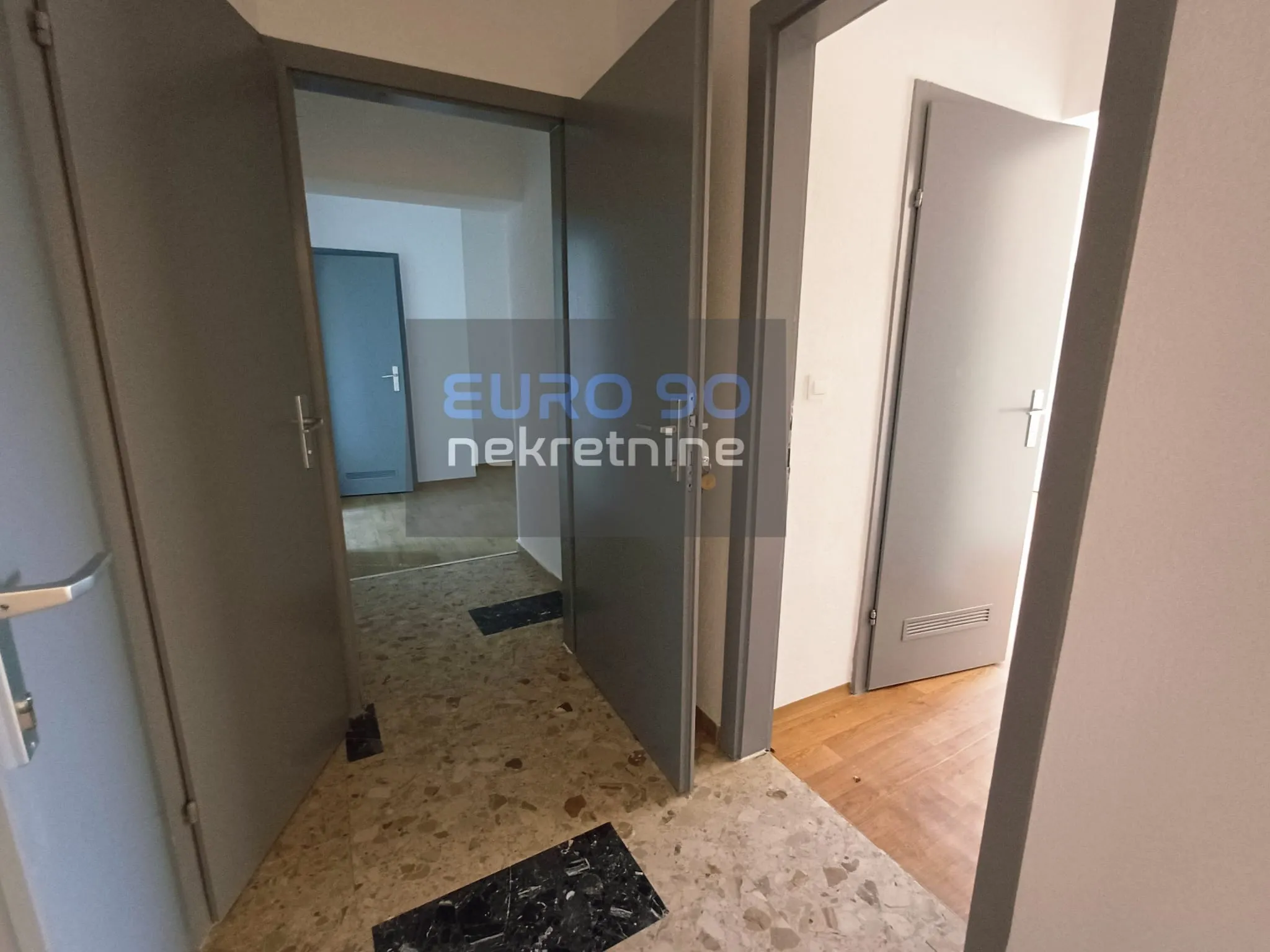 rtina- velika kuća s 12 apartmana, 1.red do mora i prekrasne plaže !! - slika 16