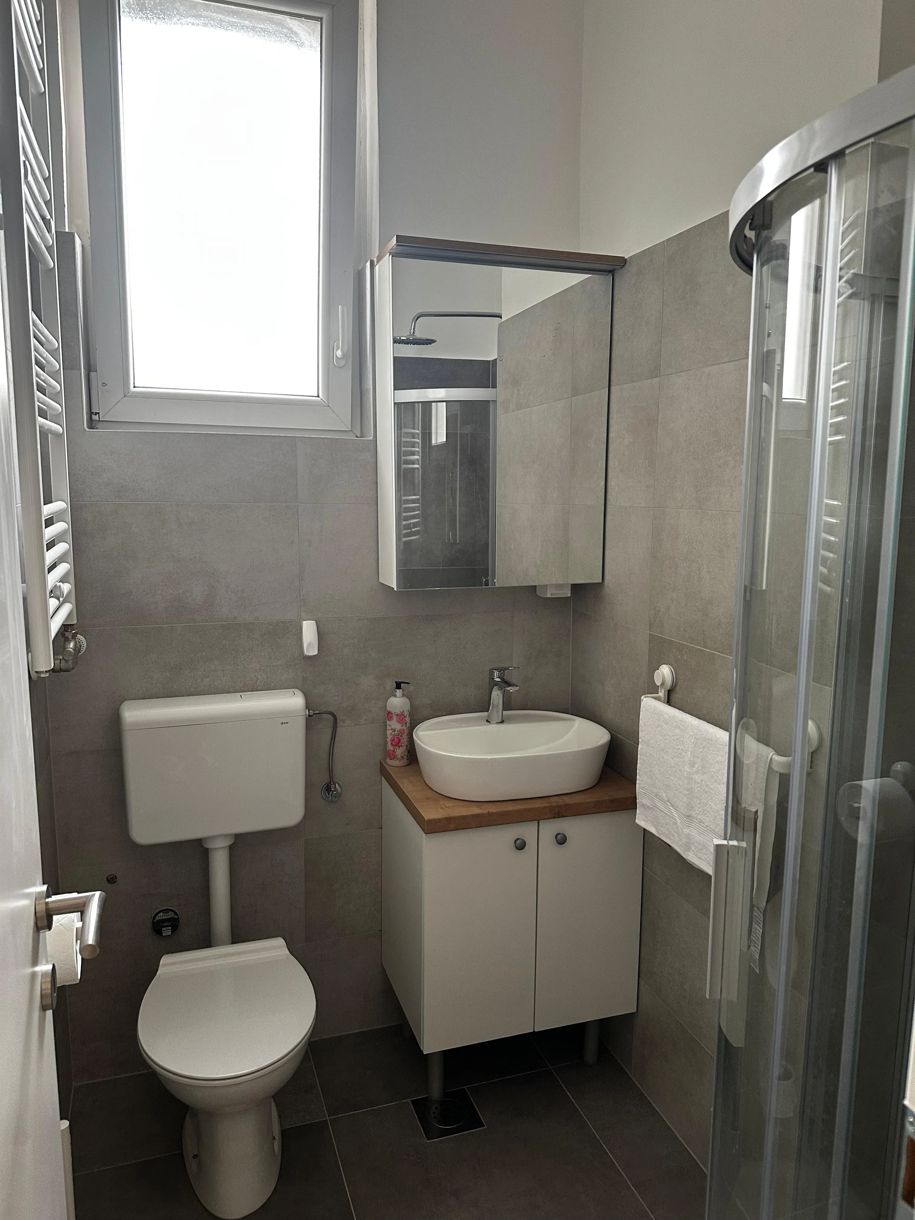maksimir, novouređen stan 50,37 m2+garaža+dvorište - slika 8