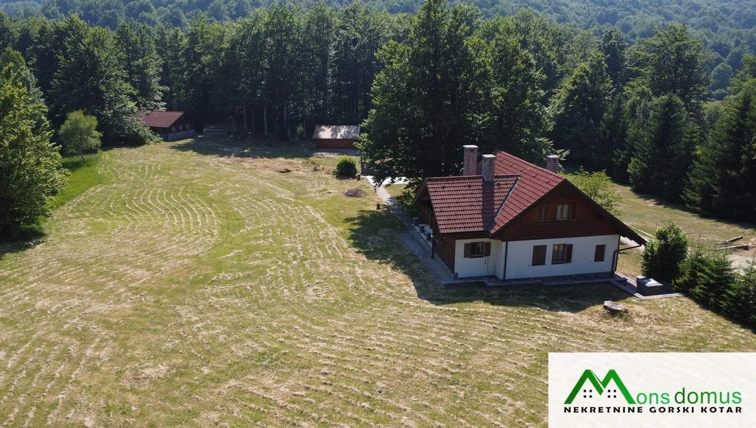 8843 m2 građevinskog zemljišta, dvije vikend kuće i garaža - slika 2