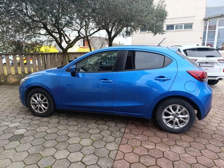 mazda 2 d21 - slika 9