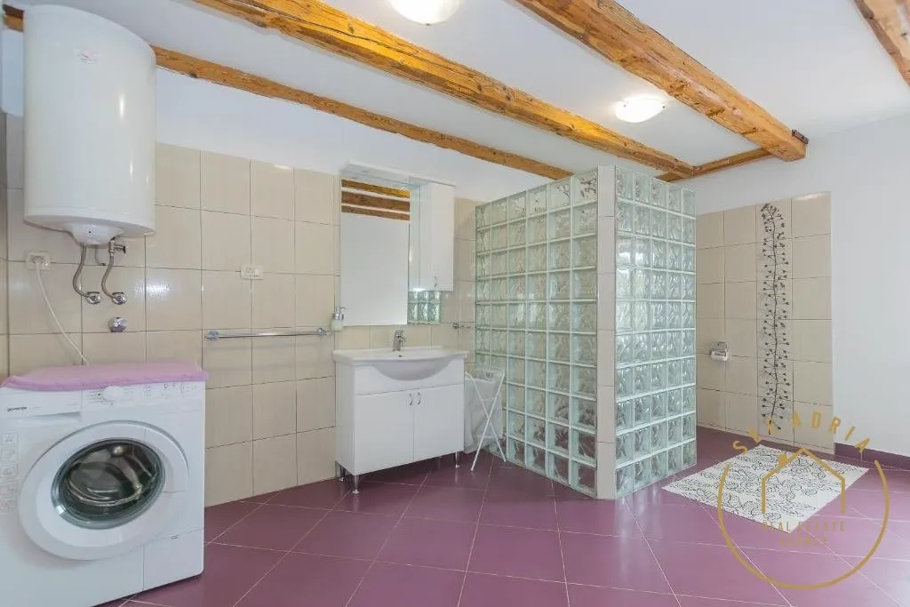 kuća u nizu sa bazenom, pula - slika 13