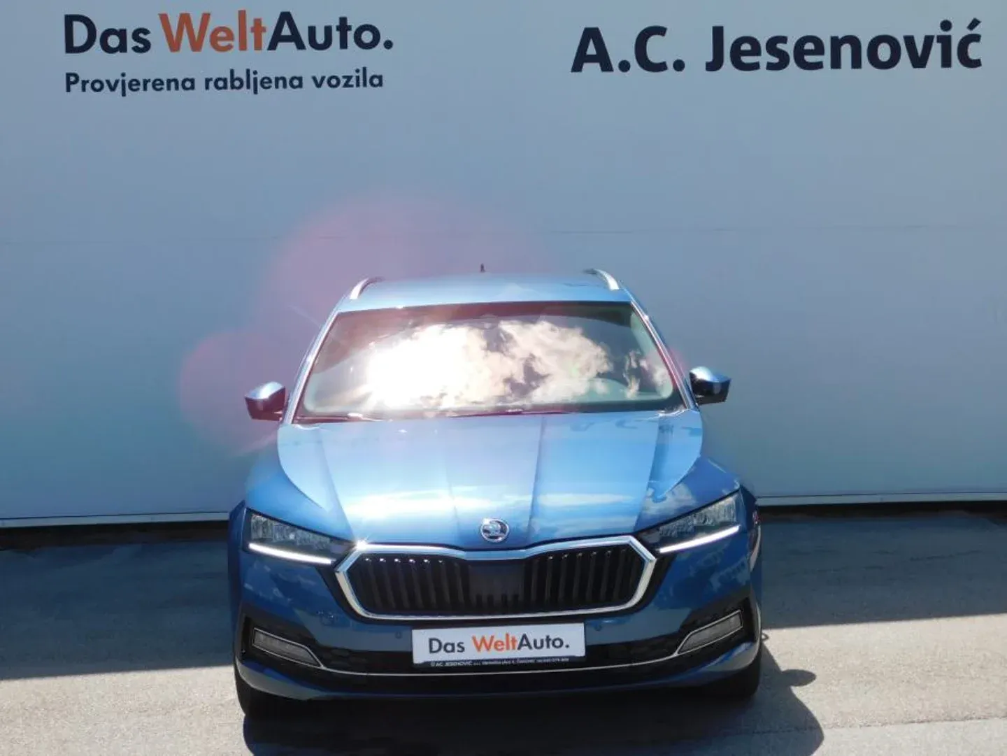 00157 škoda octavia combi ambition 2.0 tdi - slika 2