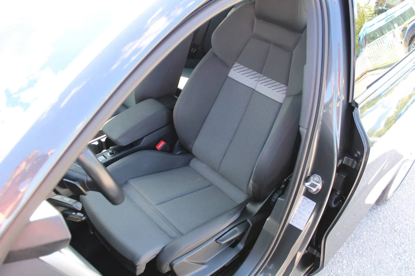 audi a3 40 tfsi e automatik *led, navigacija* - slika 10