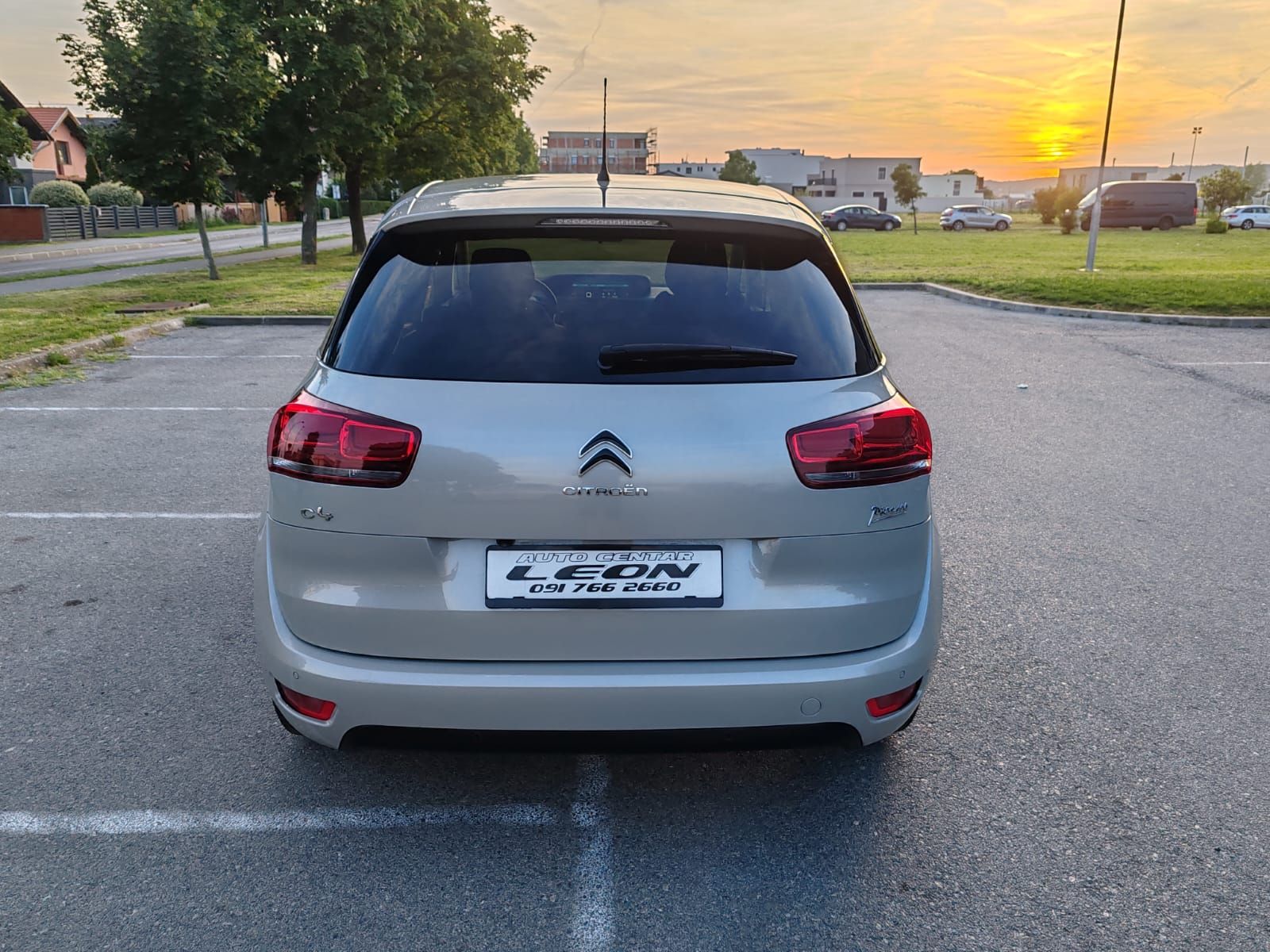 citroën c4 picasso 1,2 s&s seduction ,2016 g. 119000 km. - slika 5