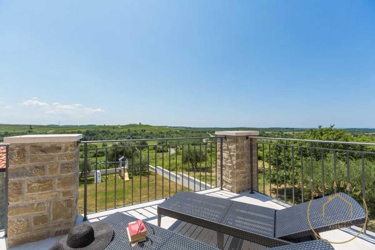 elegantna vila okružena zelenilom, buje - slika 26