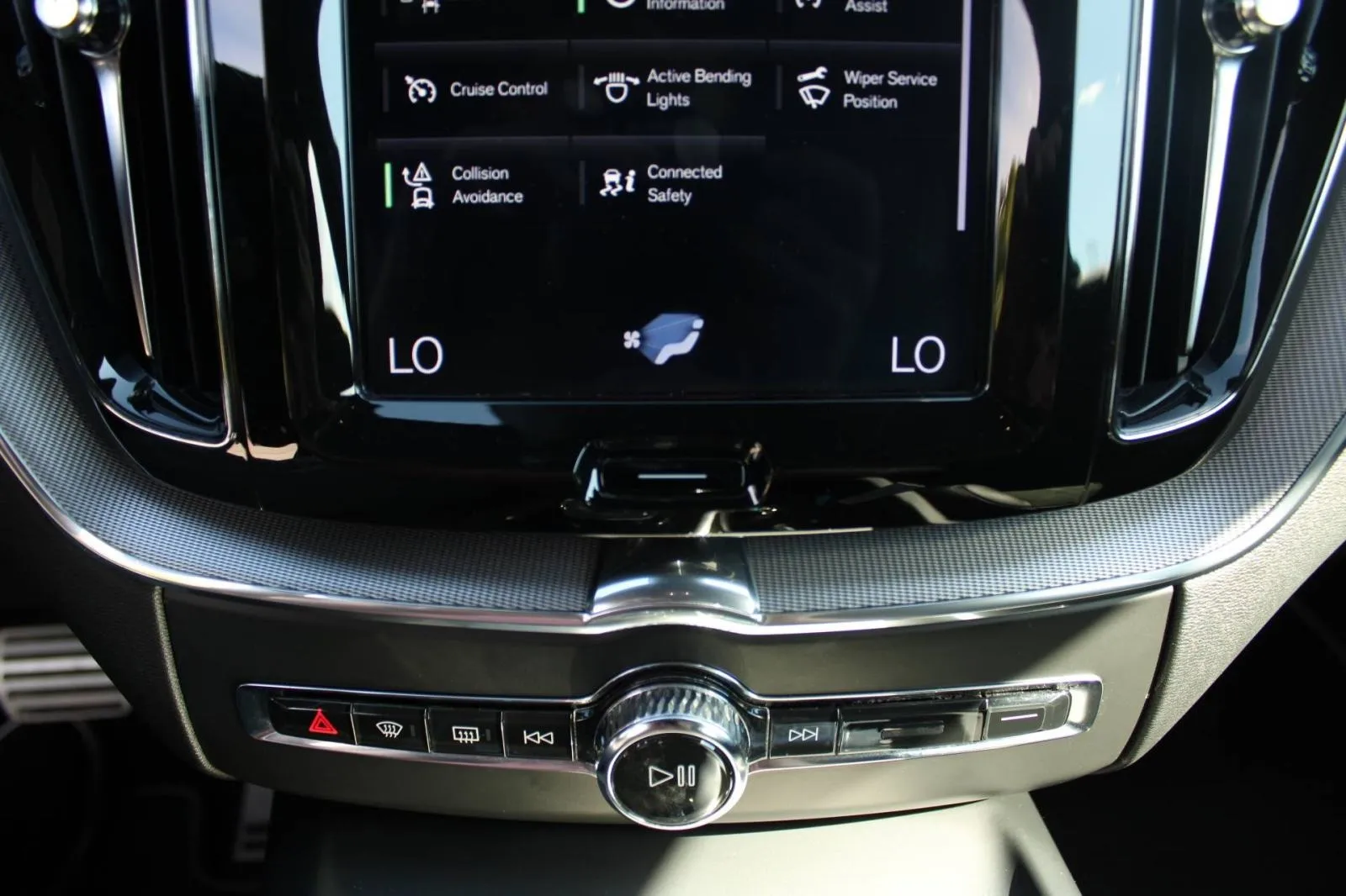 volvo xc60 t8 recharge awd r-design *panorama, led, navigacija* - slika 18
