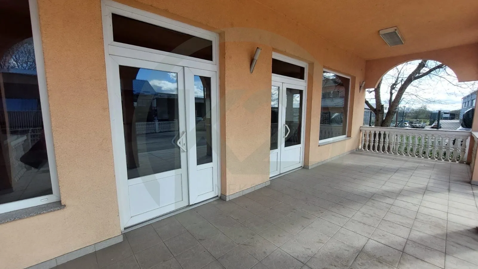 resnik - poslovni prostor 160 m2 prilika - slika 8