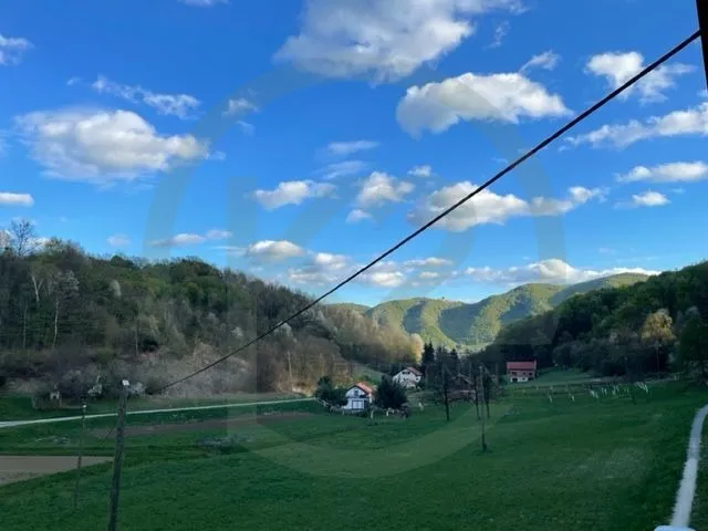 Obiteljska kuća 180 m2, Ravno Brezje + gosp. zgrada, moguća ZAMJENA!! - Ravno Brezje, Kumrovec