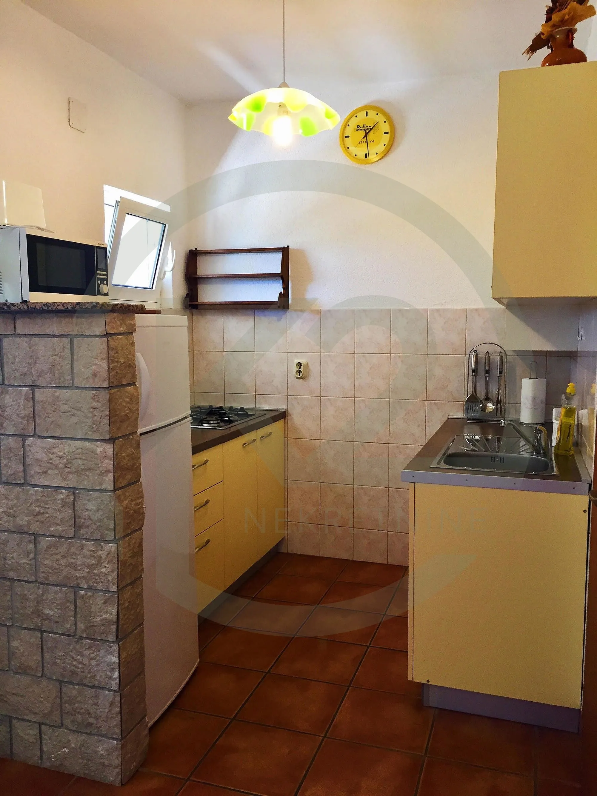 cesarica, karlobag 180 m2, 3 stamb. jedinice, okućnica, 200 m do mora! - slika 4