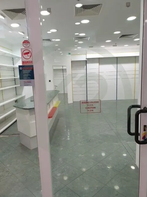 importane centar-lokal 51,5 m2, najfrekventnija pozicija, prilika!! - slika 3