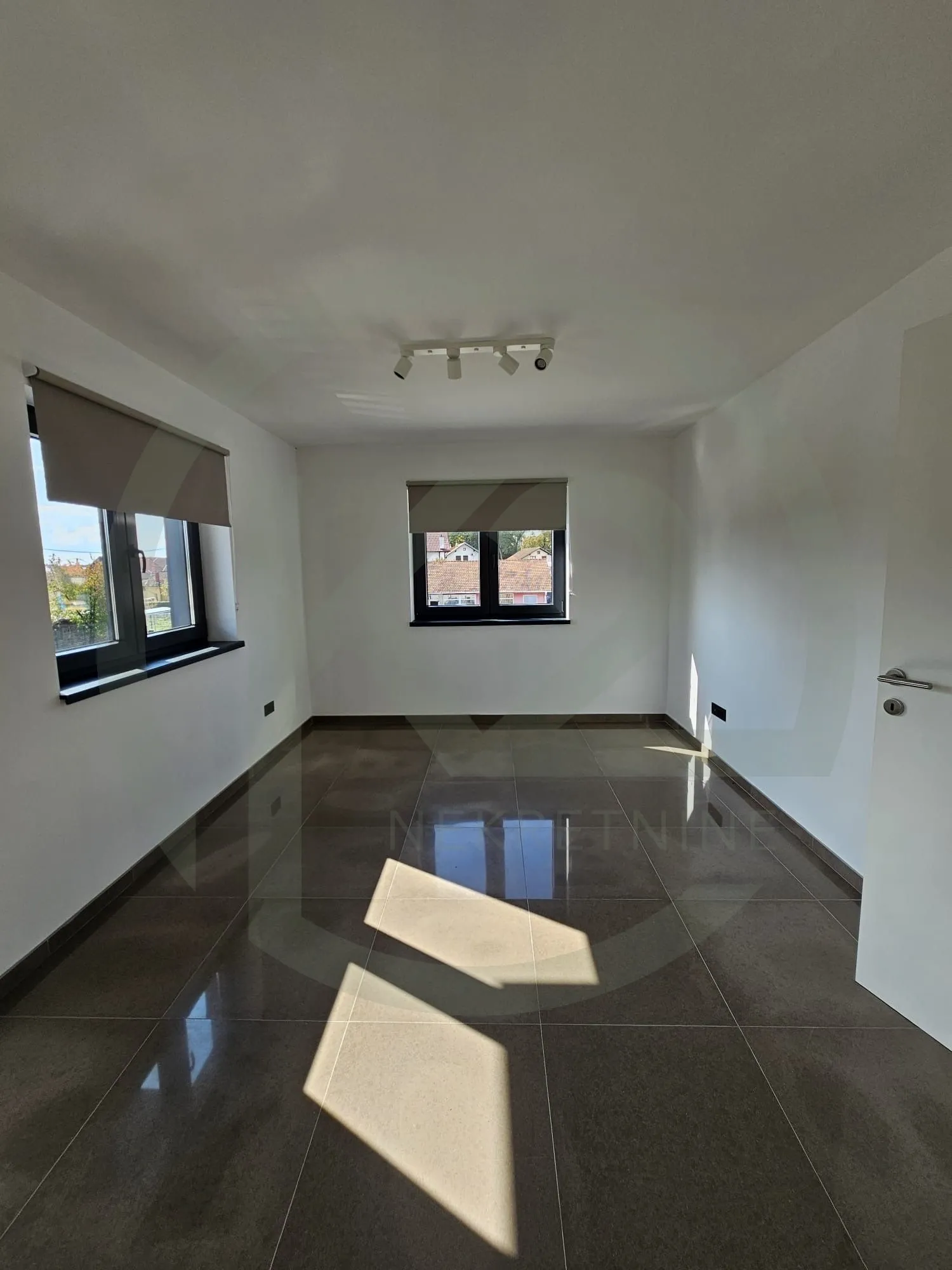 petruševec, najam novog ureda 85 m2, parking - slika 5