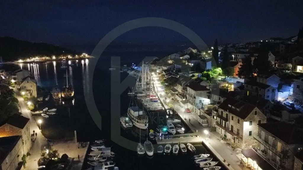 šolta, stomorska apartman u kući 60 m2 +240 m2 roh bau prodaja ili zamjena - slika 13