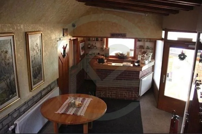 pansion na vlašiću, 10 soba + konoba 780 m2 - slika 11