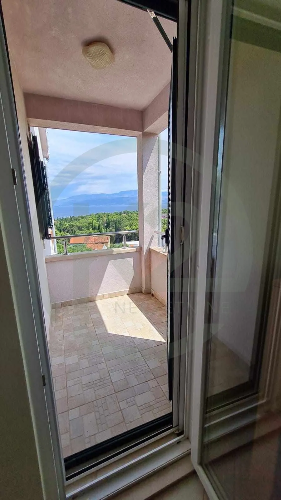 supetar / brač odličan stan 3s + db + parking! pogled na more - slika 12