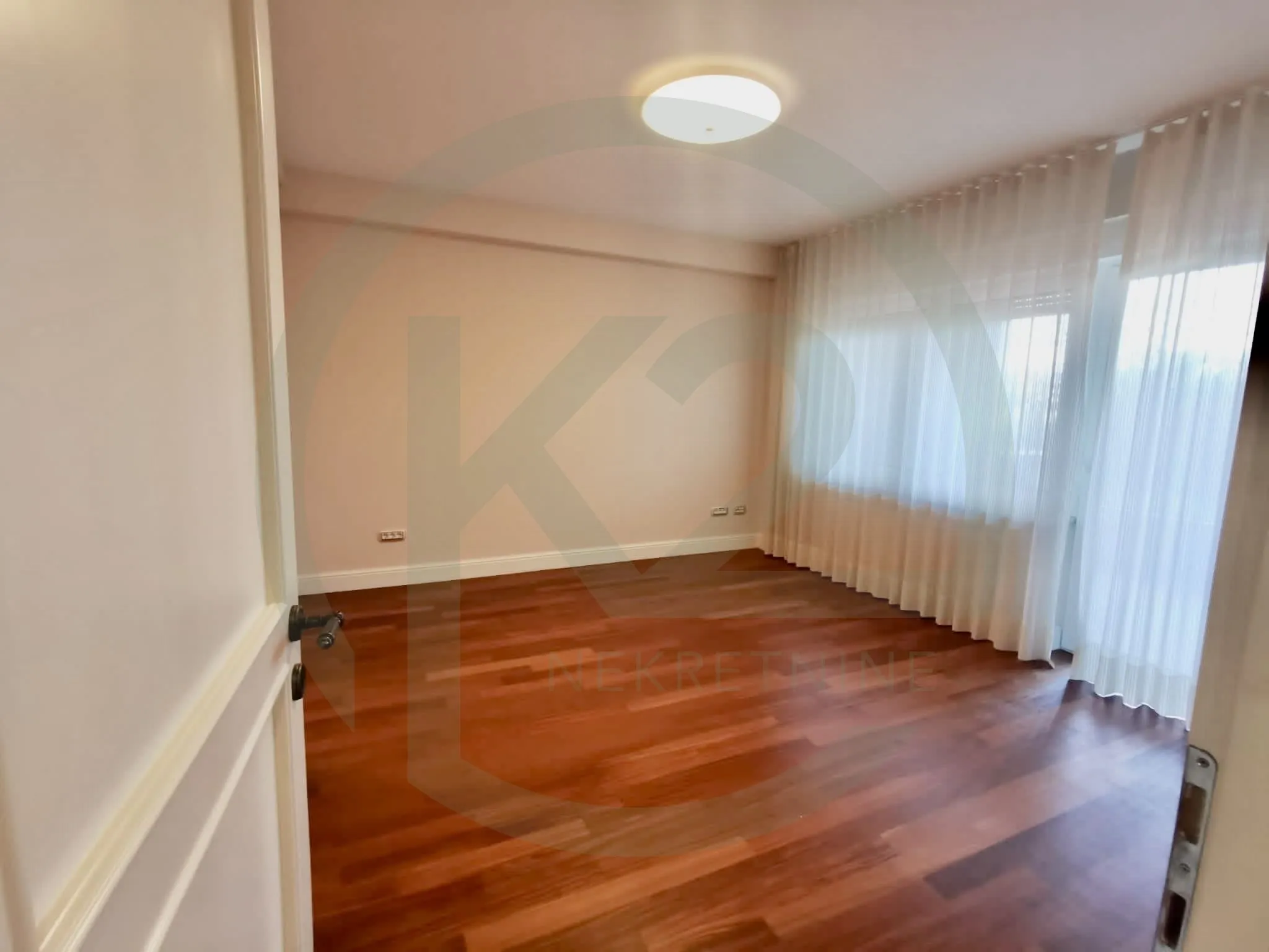 g. prekrižje odličan stan 250 m2 investicija u najmu - slika 16