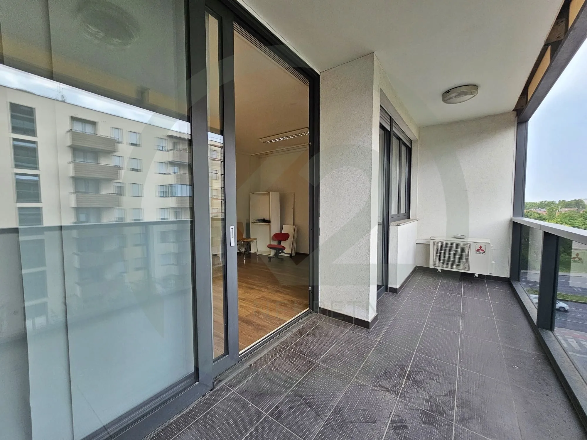 odličan stan nova galerija 98 m2, trosobni - slika 4