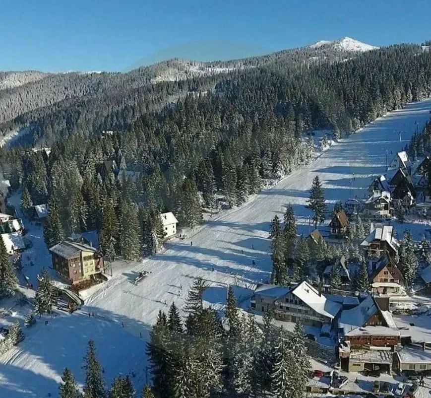 pansion na vlašiću, 10 soba + konoba 780 m2 - slika 14