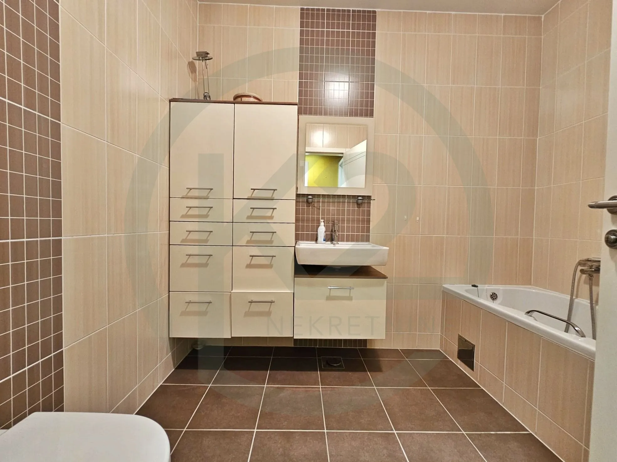 odličan stan nova galerija 98 m2, trosobni - slika 11