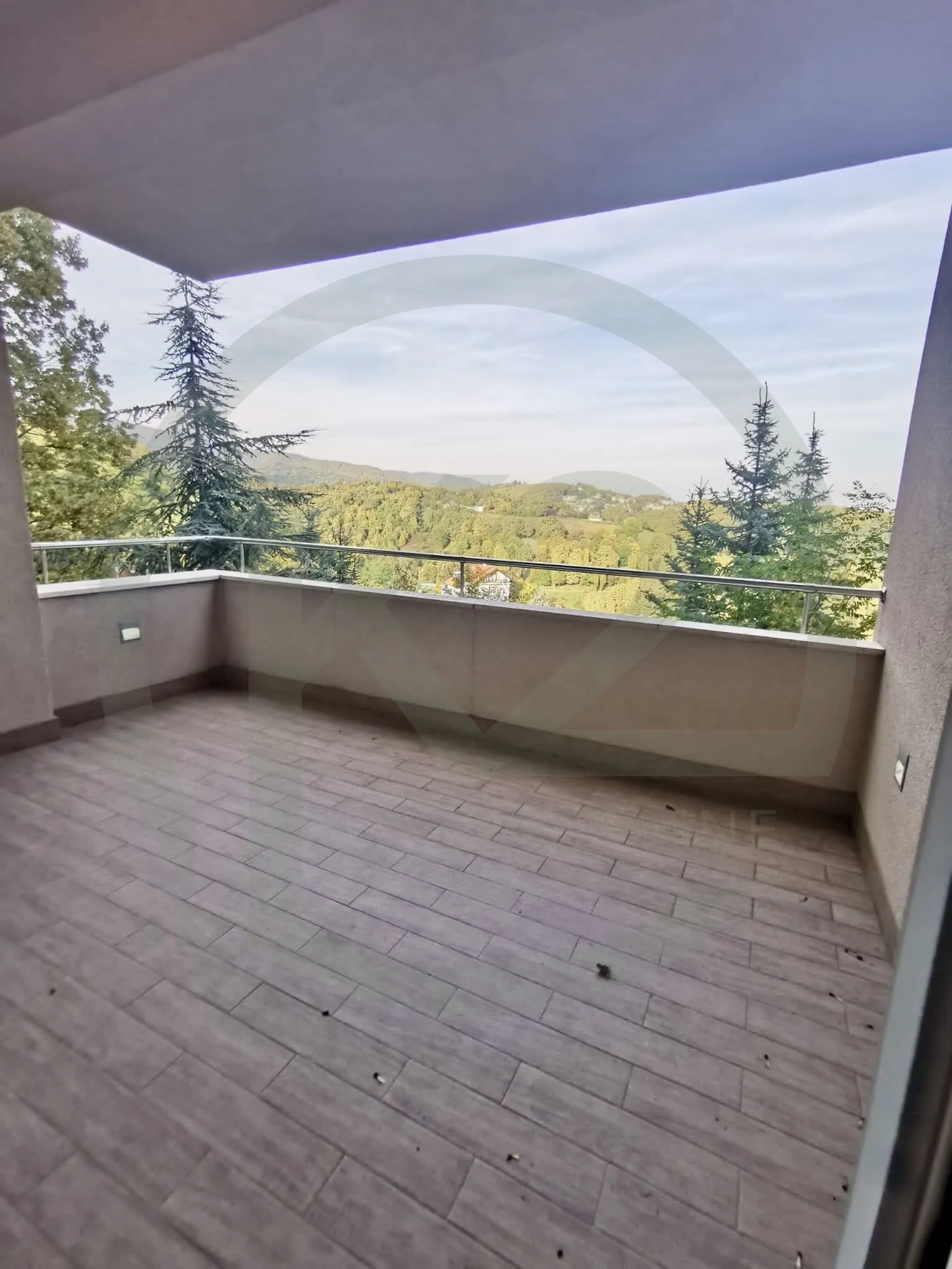 g. prekrižje odličan stan 250 m2 investicija u najmu - slika 7