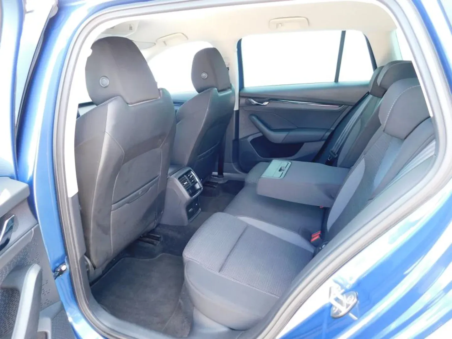 00157 škoda octavia combi ambition 2.0 tdi - slika 16