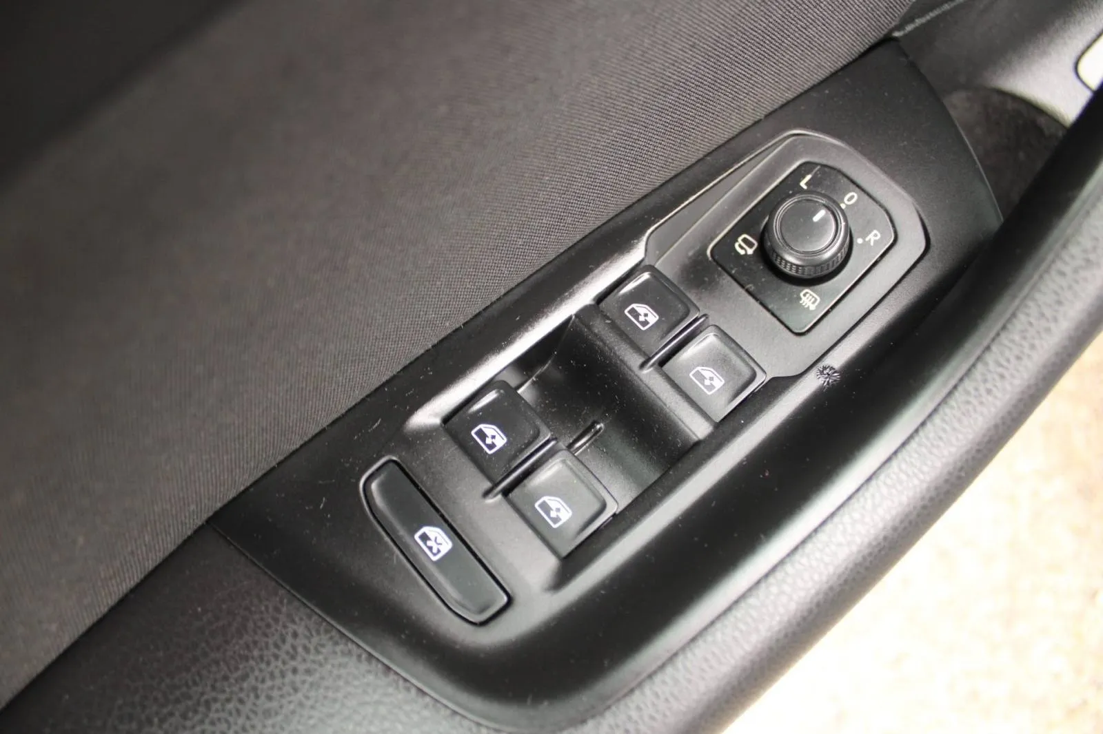 vw passat 2.0 tdi dsg *led, navigacija, kamera* - slika 14