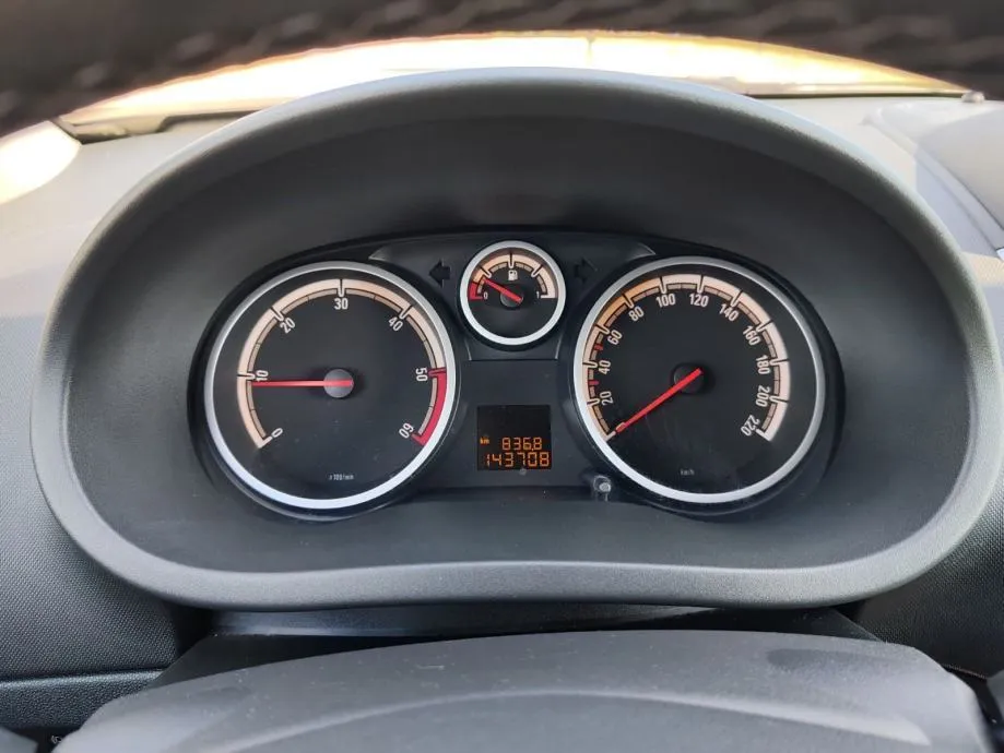 opel corsa 1,3 cdti,2011 god,143000 km,kartice - slika 15