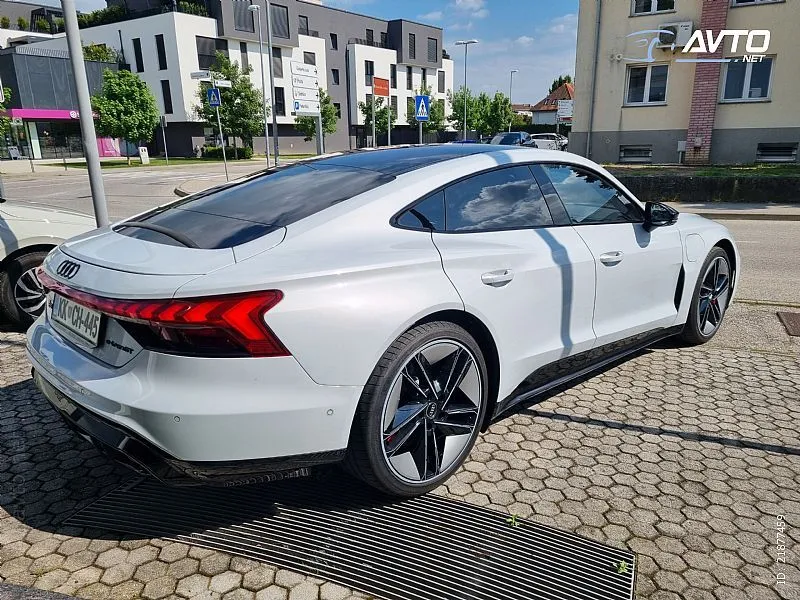 audi e-tron gt rs quattro 440kw masaža. b o. matrix - slika 6