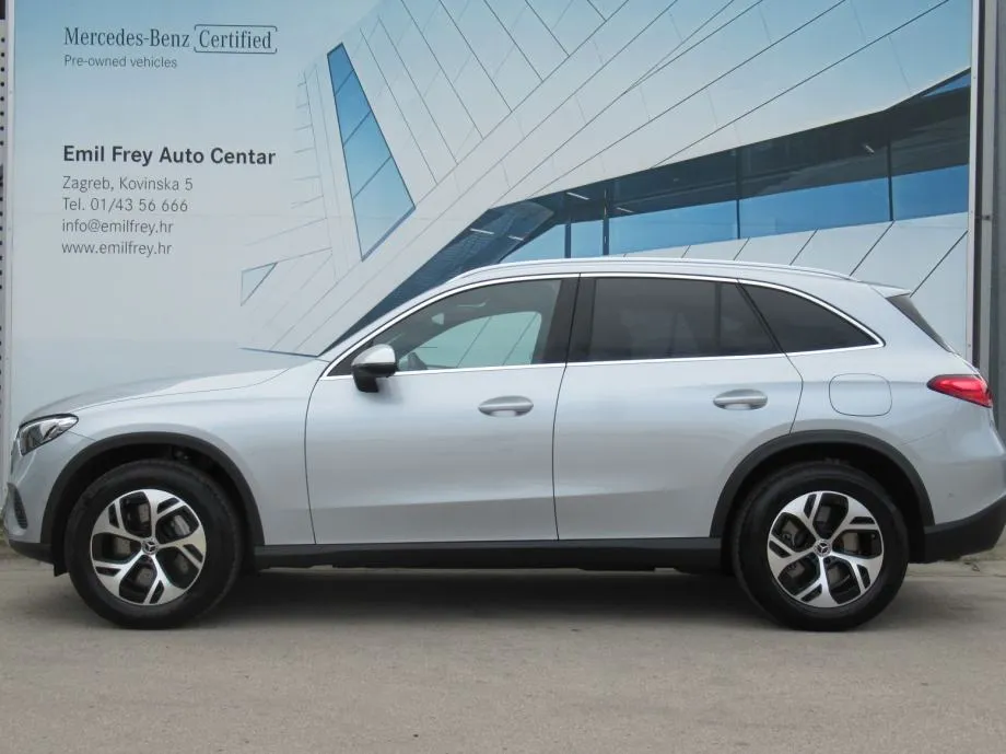 mercedes-benz glc 300 de 4m avantgarde/panorama/head-up/kuka/dc - slika 2