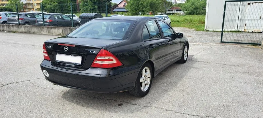 mercedes-benz c-klasa 220 cdi automatik + registriran do 01./2026. - slika 5