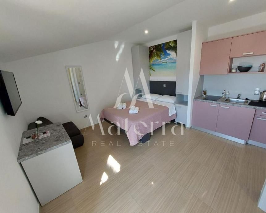 investicija, zgrada sa 11 apartmana i bazenom, osiguran parking (prodaja) - slika 13