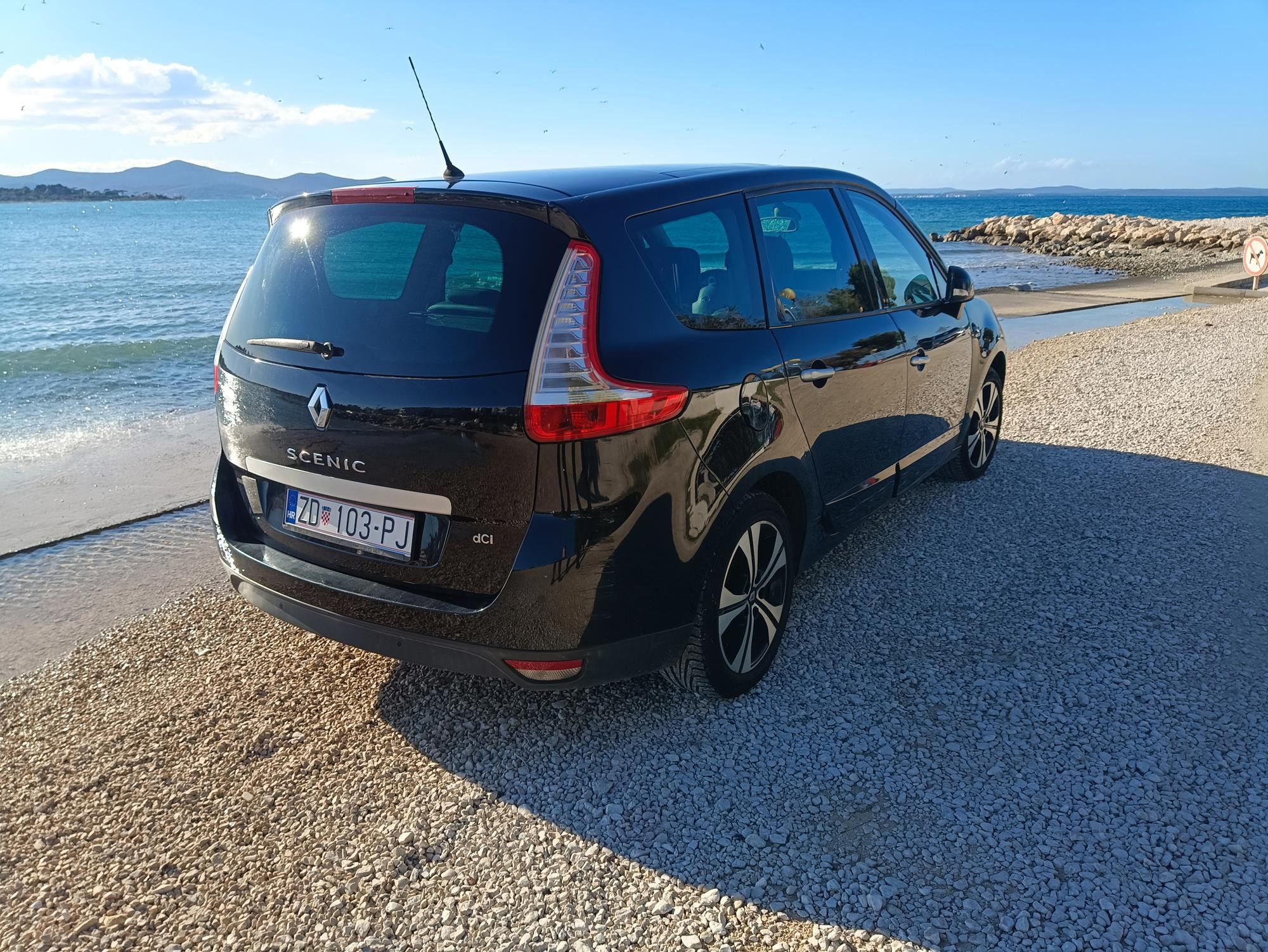 renault grand scenic 1,9 dci ,7 sjedala,klima,tempomat,bose ozvučenje - slika 6