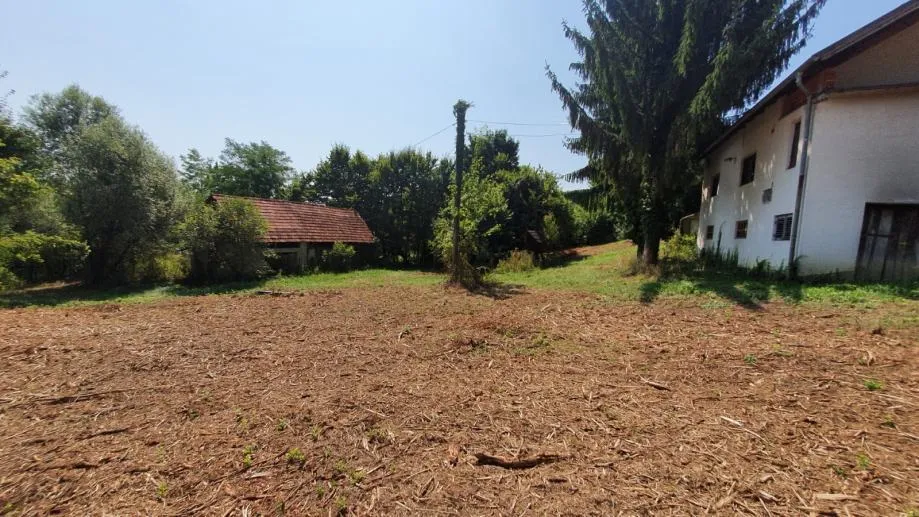 građ. zemlj., kupljenovo, 5400m2, staro imanje s kućom i gosp. zgradom - slika 2