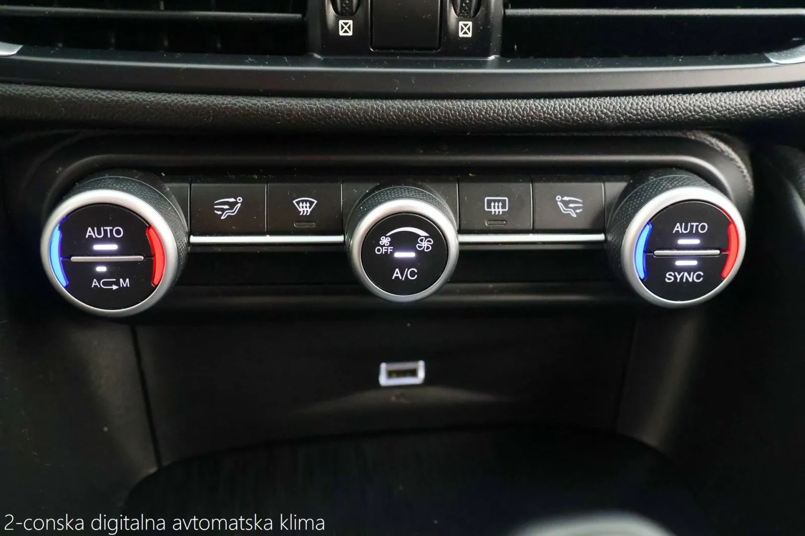 alfa romeo giulia 2.2jtdm at8 super led+biksenon navi radar - slika 19