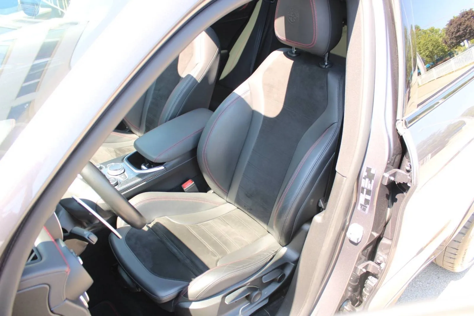 alfa romeo stelvio 2.9 v6 q4 quadrifoglio *panorama, harman kardon, ka - slika 11