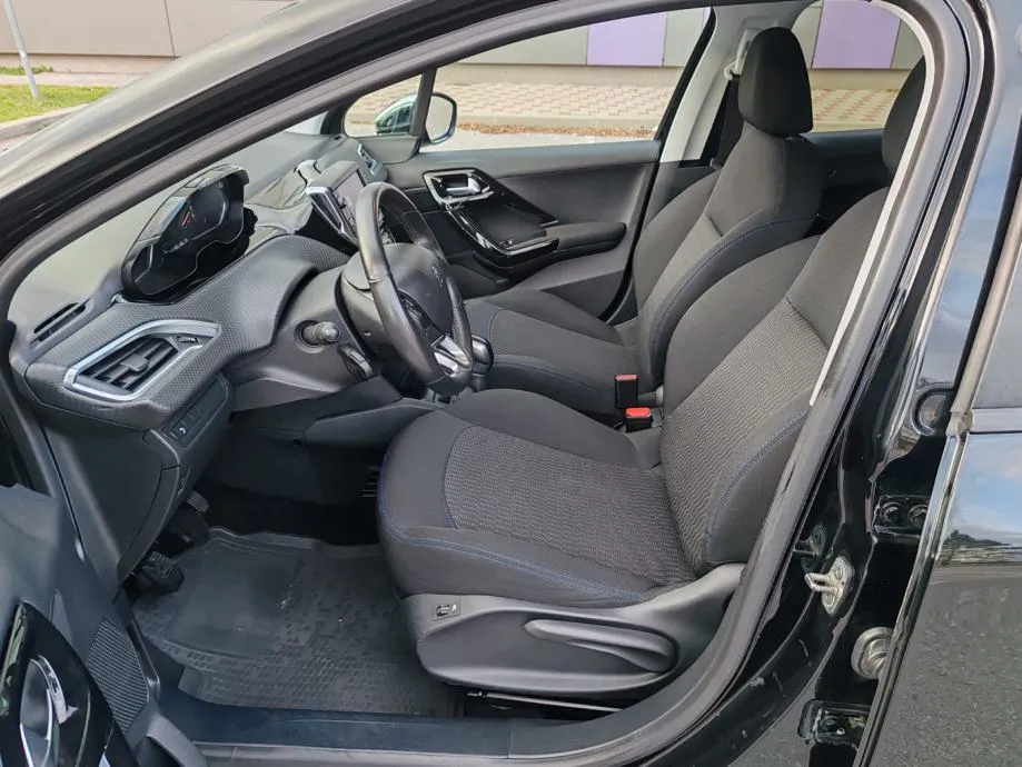 peugeot 208 1,2, 2018 god. 100 000 km , kartice 24/36 rata - slika 9