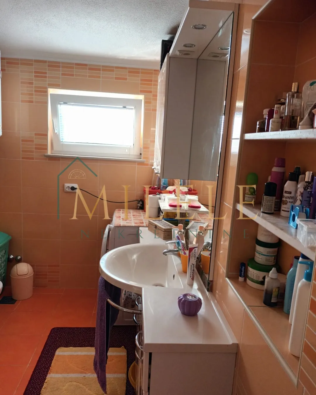 vodice kuća sa 5 apartmana - slika 4