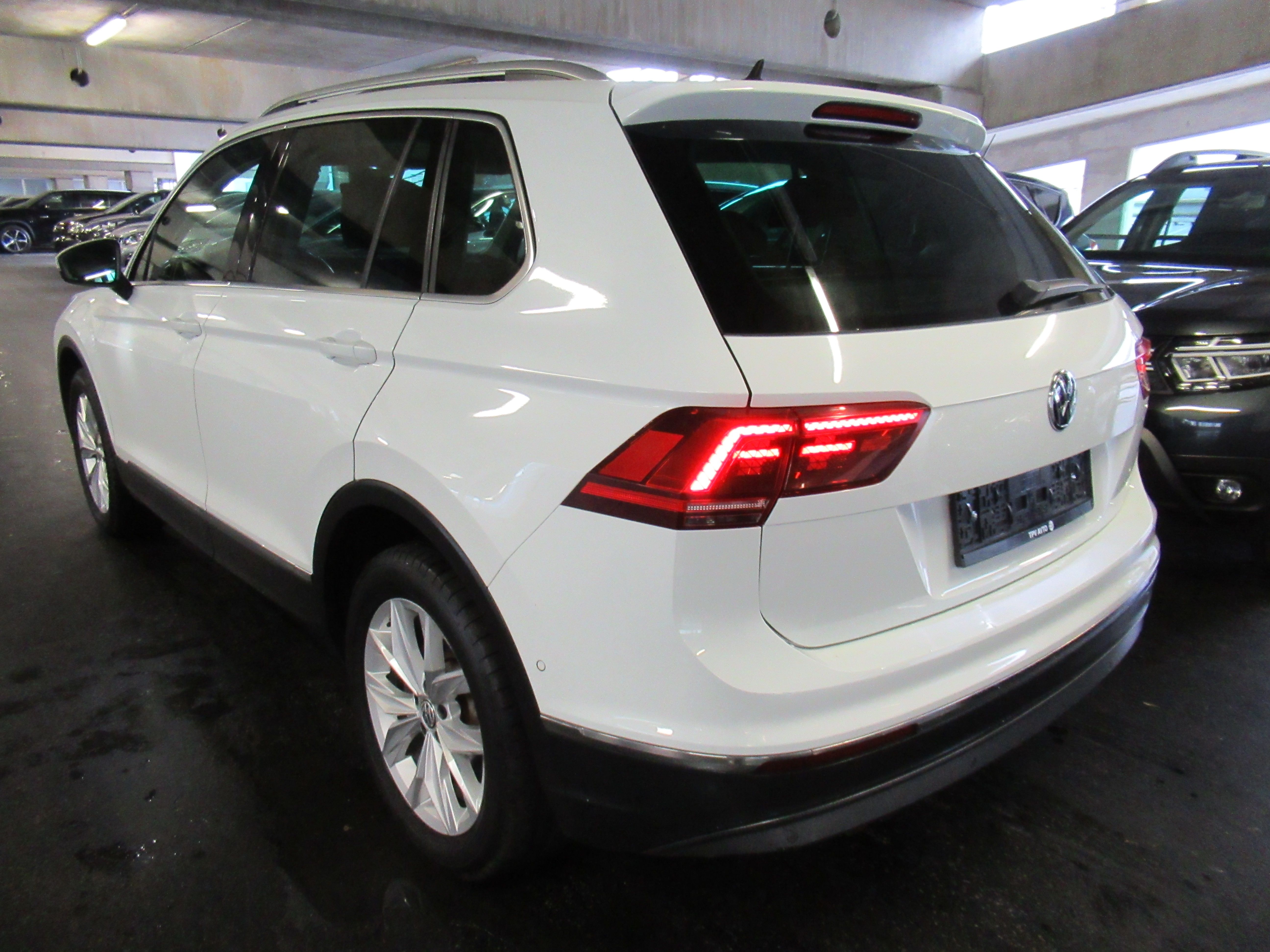 vw tiguan 2.0 tdi 4 motion dsg highline- full led, navi - slika 4