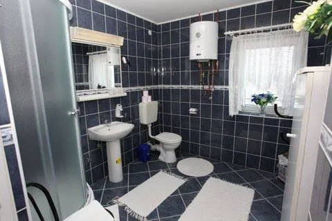 poslovno stambena zgrada, katnica, bilje, 330.00 m2 - slika 11