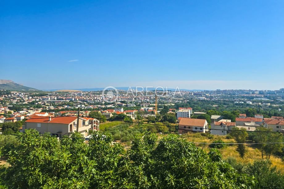 solin, srednja strana (bubići) - kuća s 3 stana (1s + 3s + 4s) - slika 16