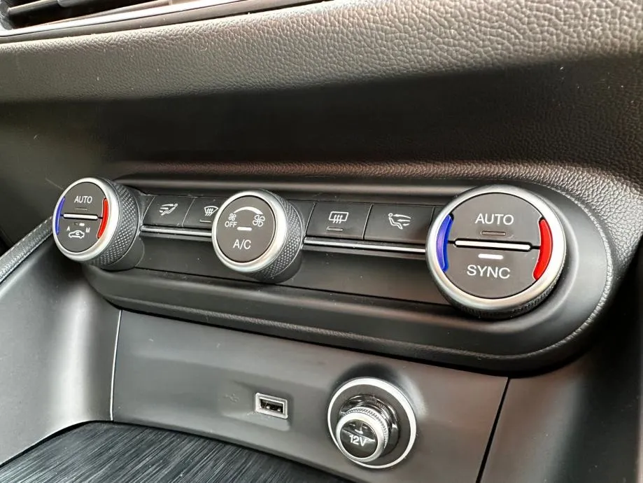 alfa romeo stelvio 2,2 d automat •2019.g.•q4•kamera•190ks•leasing• - slika 16