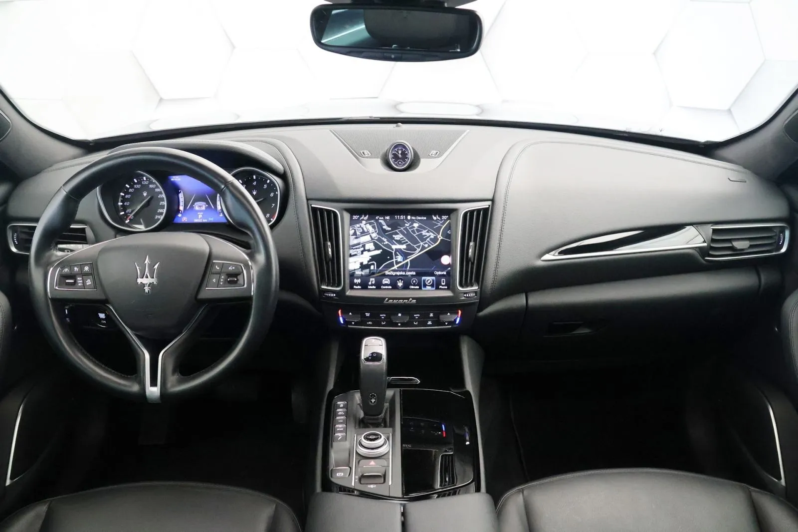 maserati levante 3.0 v6 gdi awd at8 panorama airmatic radar - slika 7