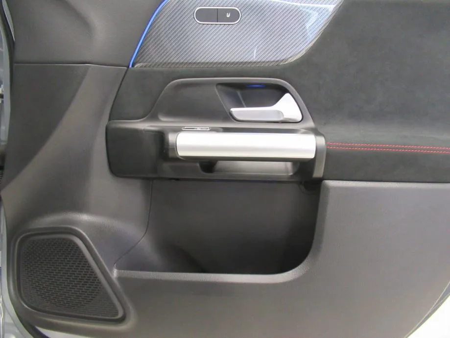 mercedes-benz gla 200 d amg line - slika 9