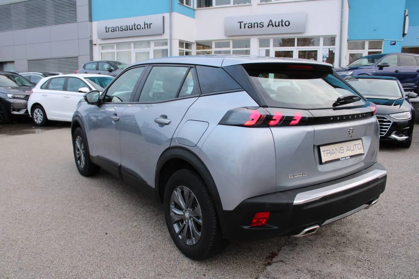 peugeot 2008 1.2 puretech automatik *led, navigacija* - slika 10
