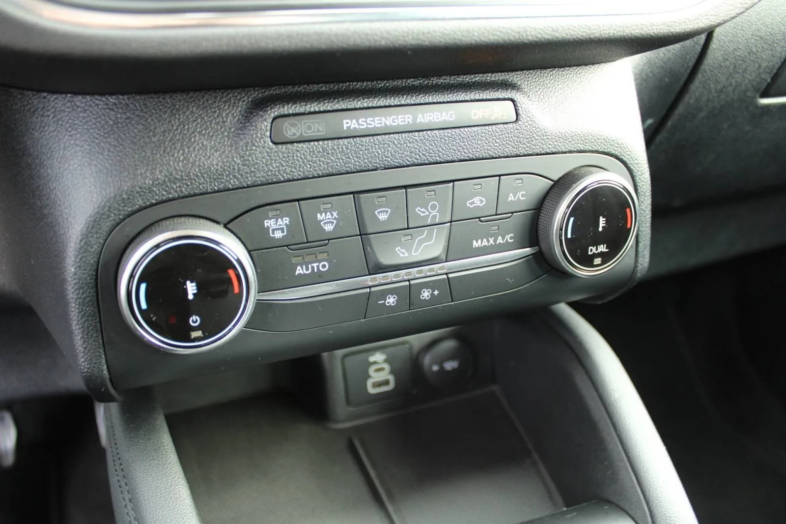 ford kuga 2.5 hybrid titanium automtik - slika 19